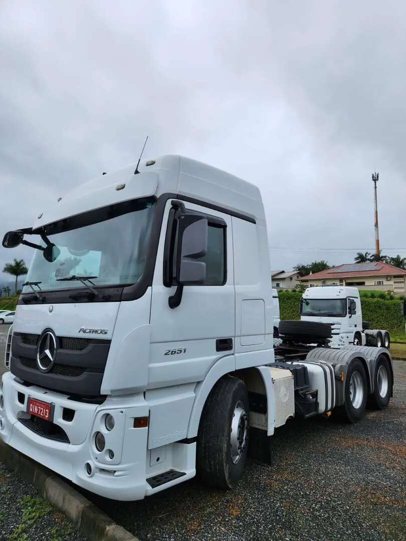 Caminhão MERCEDES BENZ MB 2651 Cavalo Mecânico ANO 2017 de Agricopel Comercio de Derivados de Petróleo LTDA na Santa Catarina