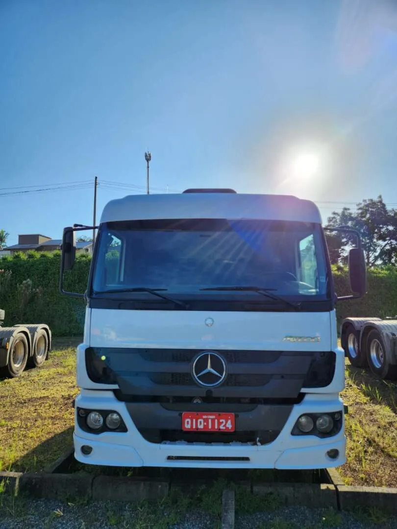 Caminhão MERCEDES BENZ MB 3030 Chassis ANO 2017 de Agricopel Comercio de Derivados de Petróleo LTDA na Santa Catarina