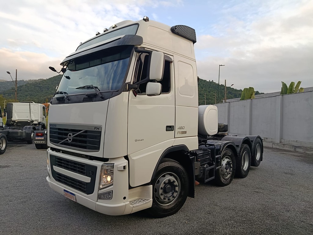 Caminhão VOLVO FM 460 Cavalo Mecânico ANO 2014 de Agricopel Comercio de Derivados de Petróleo LTDA na Santa Catarina