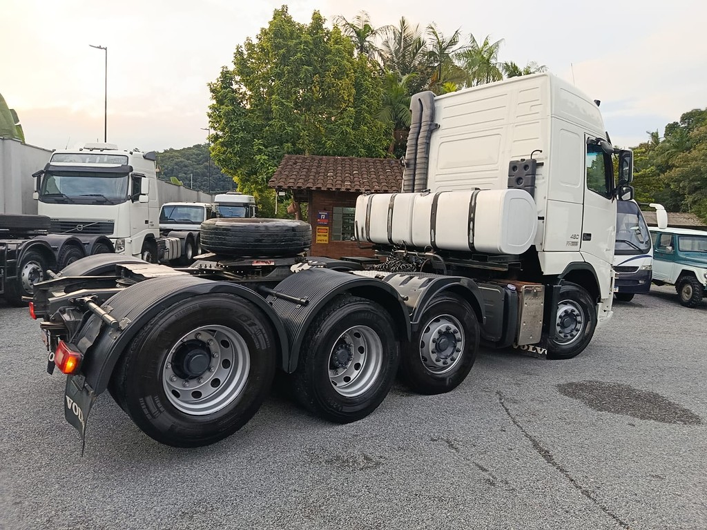 Caminhão VOLVO FM 460 Cavalo Mecânico ANO 2014 de Agricopel Comercio de Derivados de Petróleo LTDA na Santa Catarina