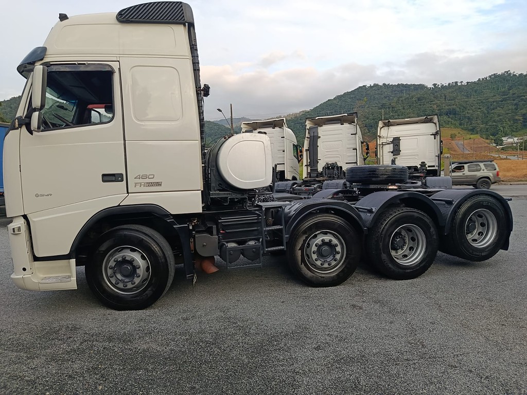 Caminhão VOLVO FM 460 Cavalo Mecânico ANO 2014 de Agricopel Comercio de Derivados de Petróleo LTDA na Santa Catarina