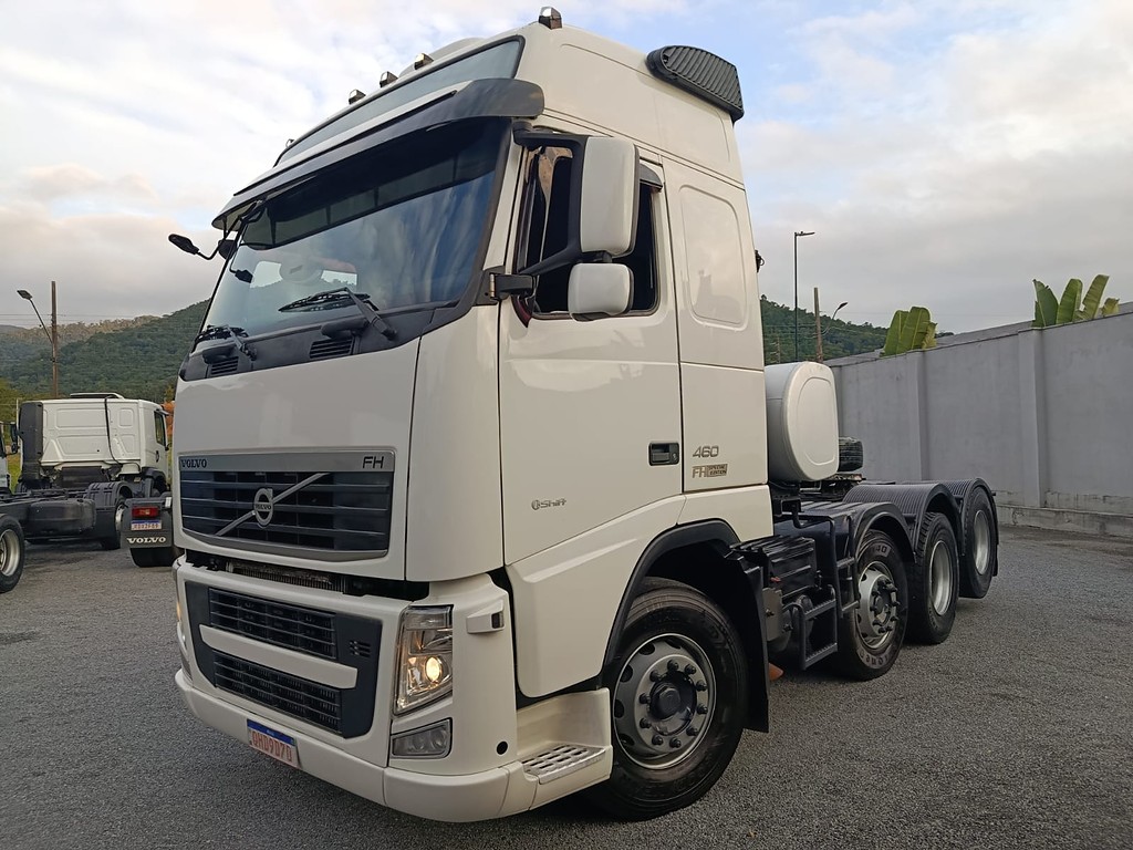 Caminhão VOLVO FM 460 Cavalo Mecânico ANO 2014 de Agricopel Comercio de Derivados de Petróleo LTDA na Santa Catarina
