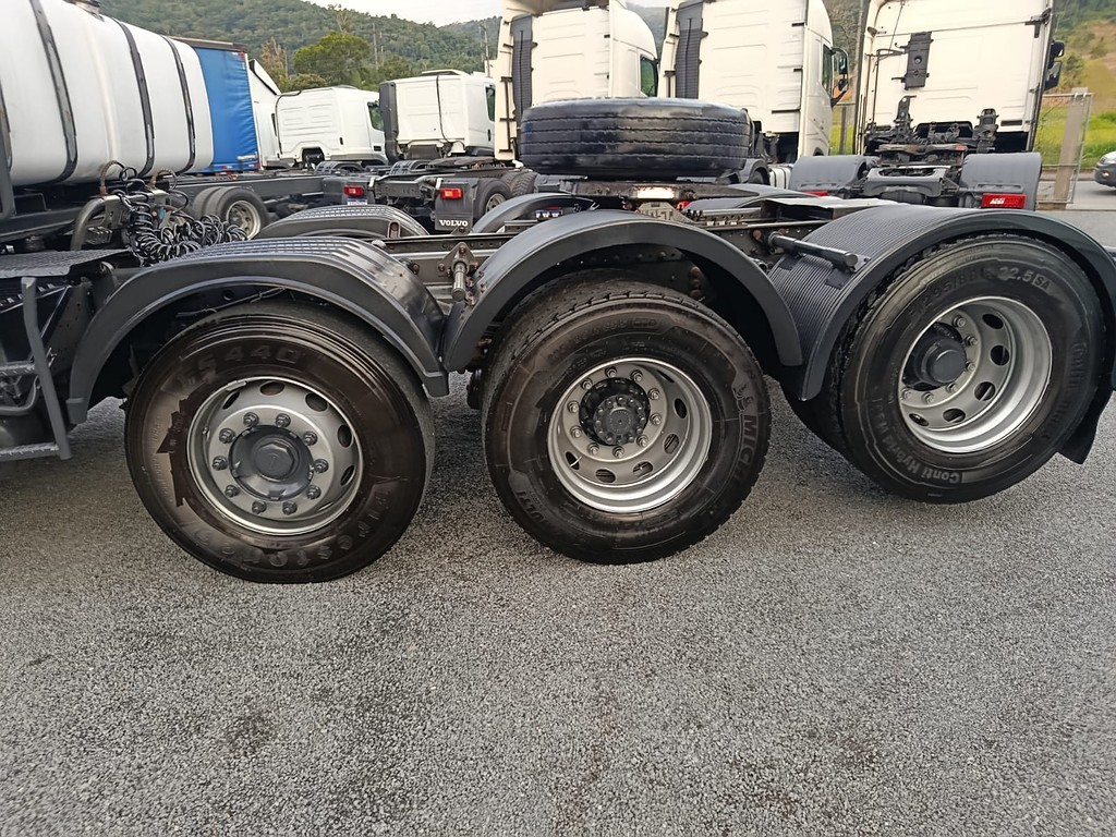 Caminhão VOLVO FM 460 Cavalo Mecânico ANO 2014 de Agricopel Comercio de Derivados de Petróleo LTDA na Santa Catarina