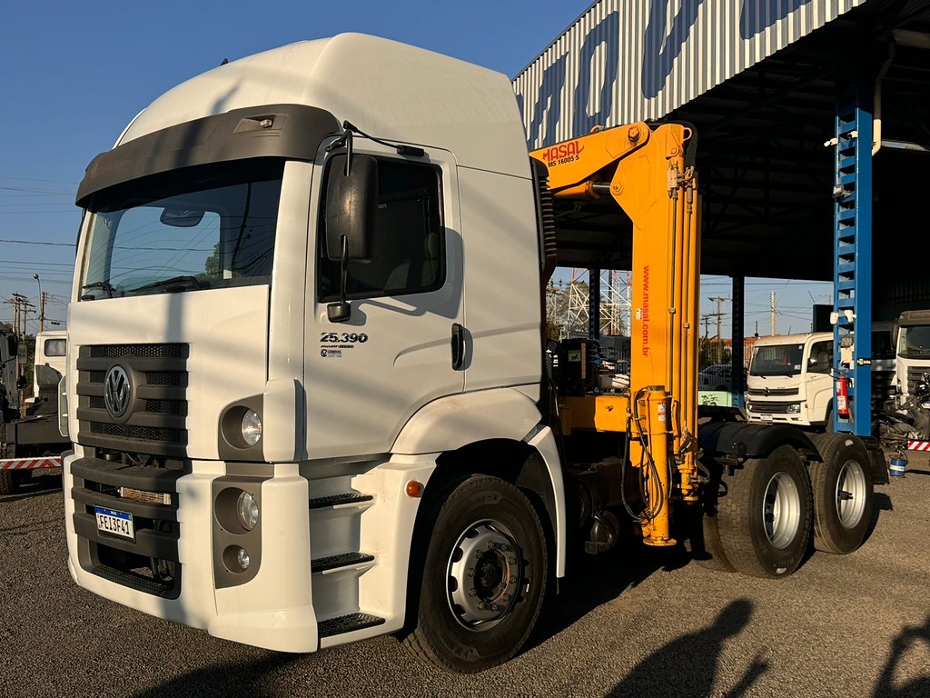 Caminhão VOLKSWAGEN VW 25390 Guincho Munck ANO 2013 de Comovel Veículos em São Paulo