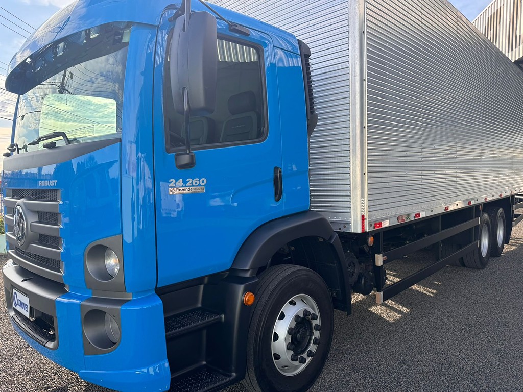 Caminhão VOLKSWAGEN VW 24260 Baú Furgão ANO 2023 de Comovel Veículos em São Paulo