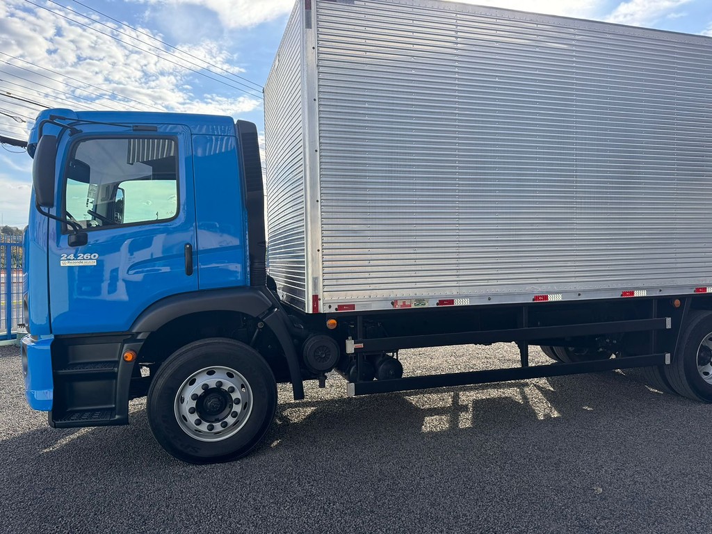 Caminhão VOLKSWAGEN VW 24260 Baú Furgão ANO 2023 de Comovel Veículos em São Paulo