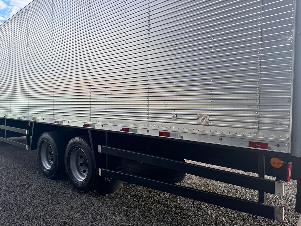 Caminhão VOLKSWAGEN VW 24260 Baú Furgão ANO 2023 de Comovel Veículos em São Paulo
