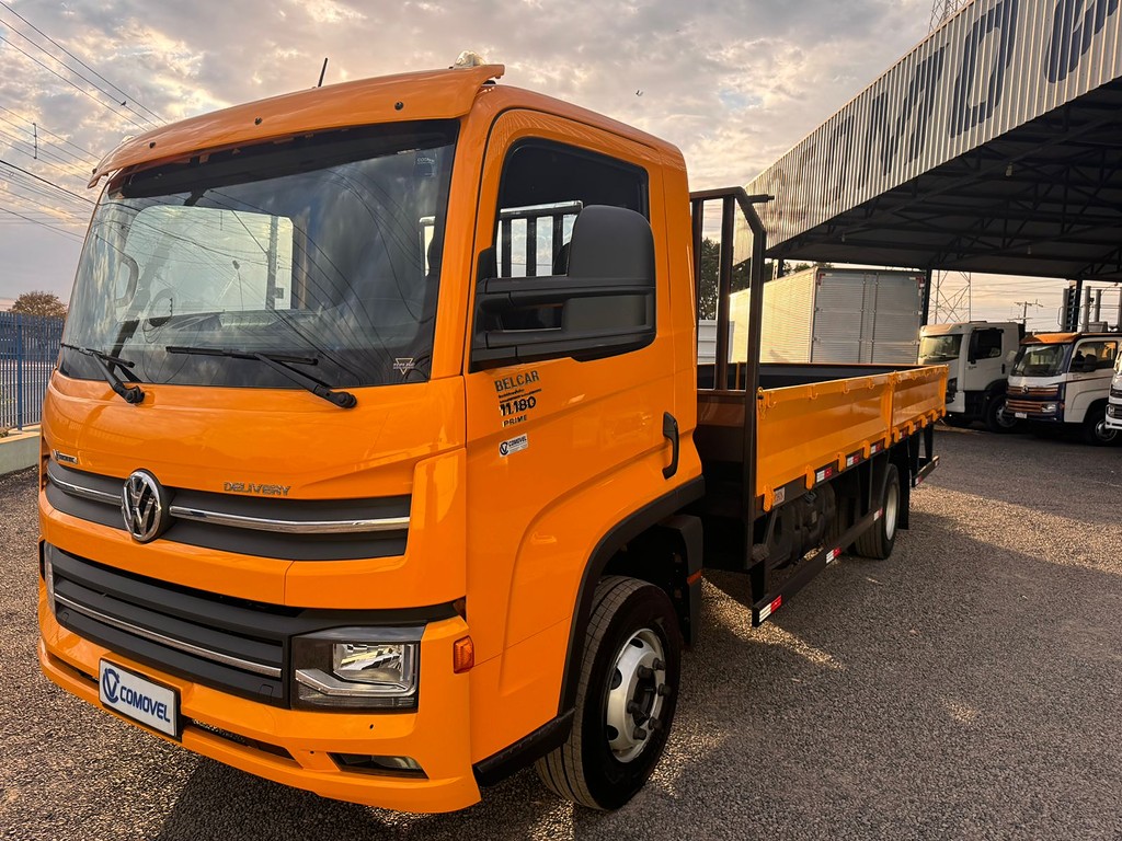 Caminhão VOLKSWAGEN VW 11180 Carroceria ANO 2023 de Comovel Veículos em São Paulo