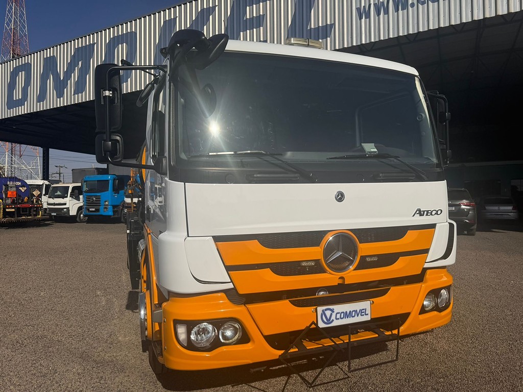 Caminhão MERCEDES BENZ MB 1719 Outras ANO 2023 de Comovel Veículos em São Paulo