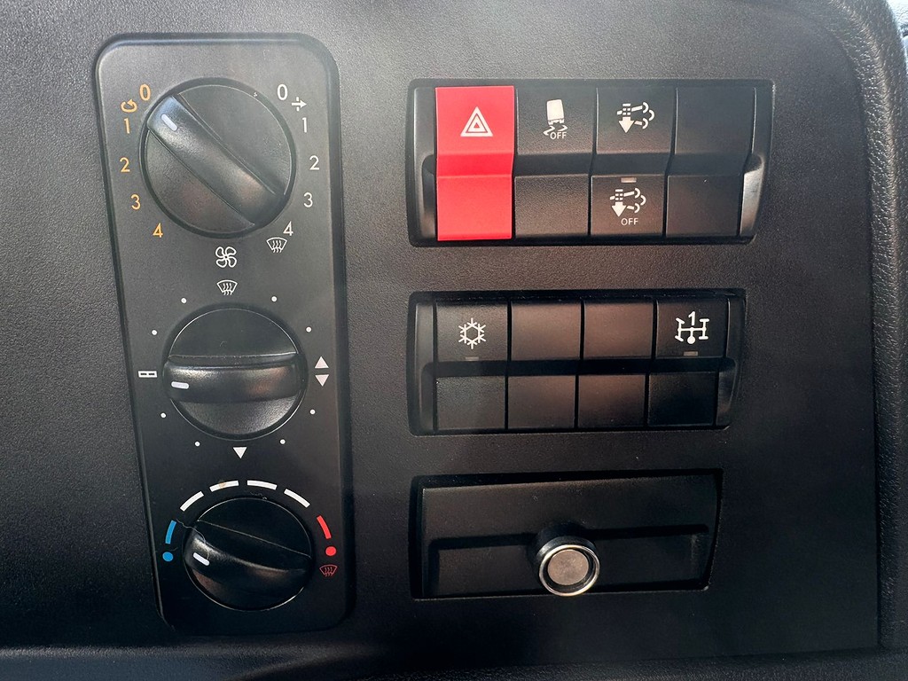 Caminhão MERCEDES BENZ MB 1719 Outras ANO 2023 de Comovel Veículos em São Paulo