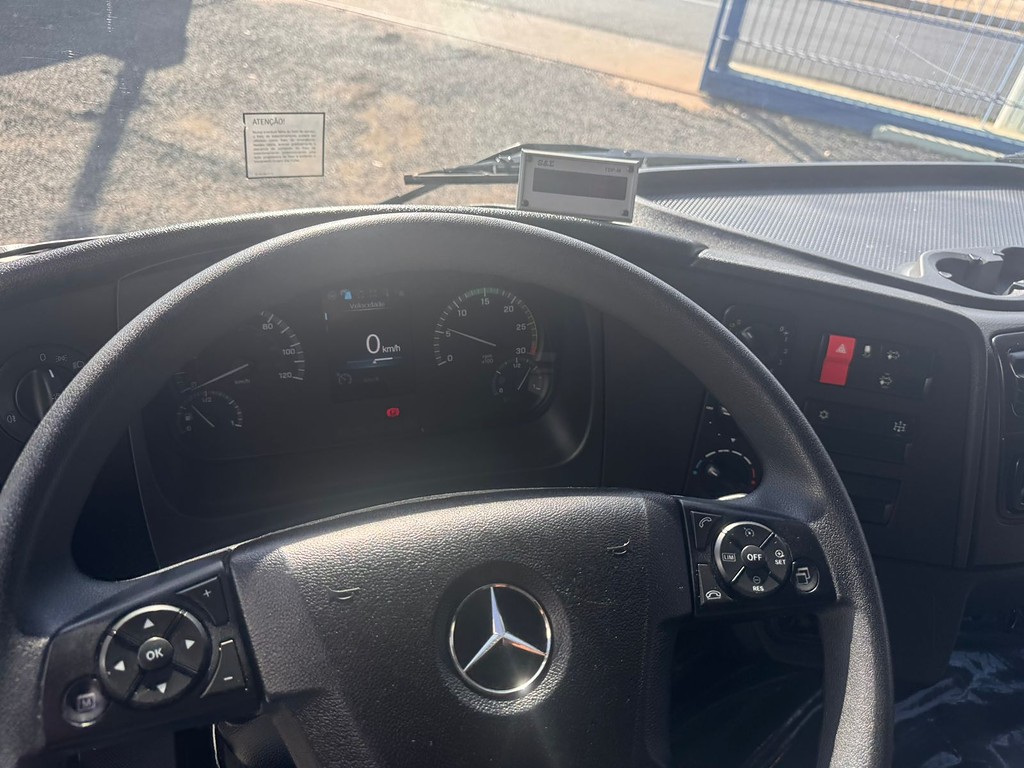 Caminhão MERCEDES BENZ MB 1719 Outras ANO 2023 de Comovel Veículos em São Paulo