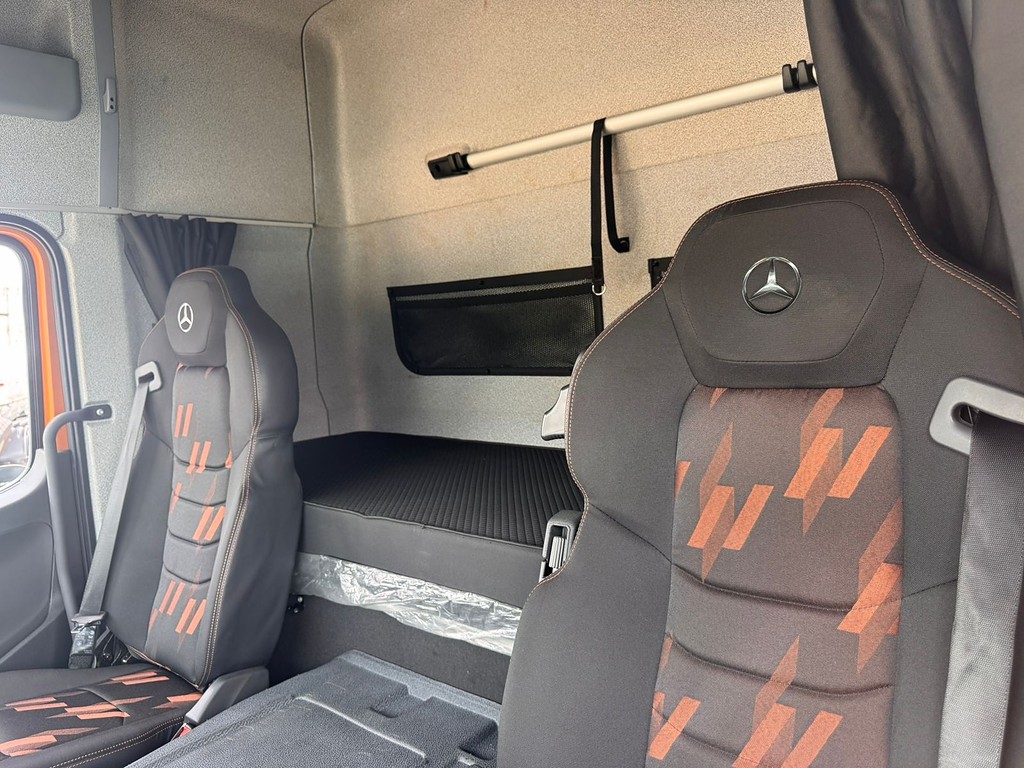 Caminhão MERCEDES BENZ MB 2429 Tanque Inox ANO 2024 de Comovel Veículos em São Paulo
