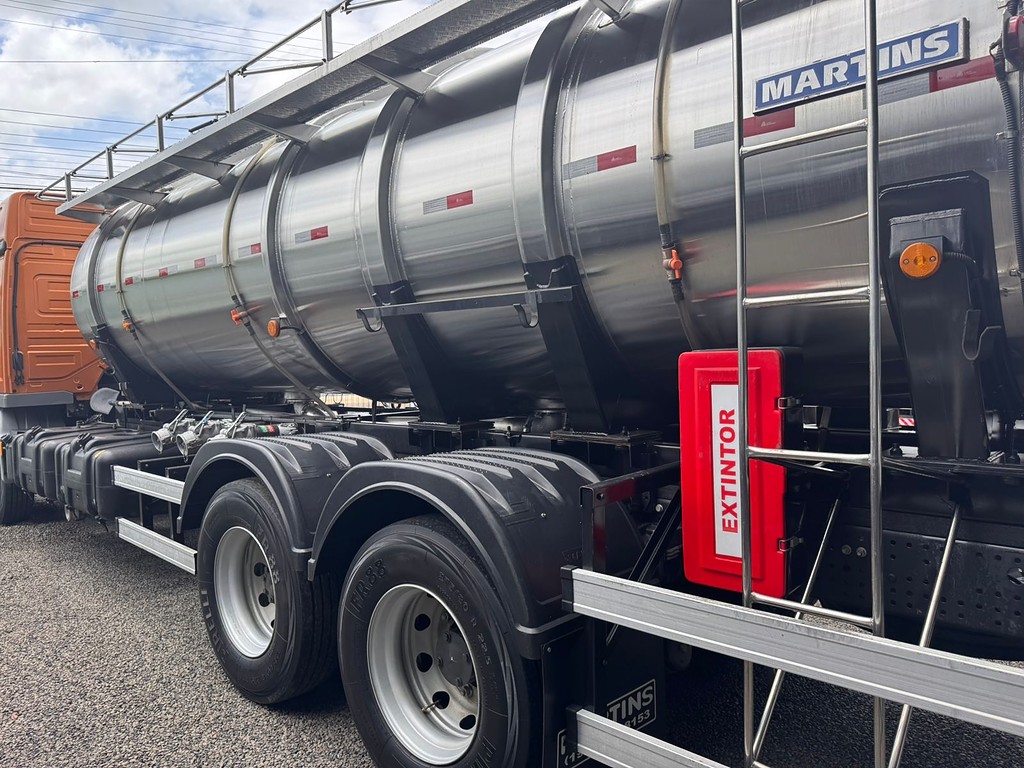 Caminhão MERCEDES BENZ MB 2429 Tanque Inox ANO 2024 de Comovel Veículos em São Paulo