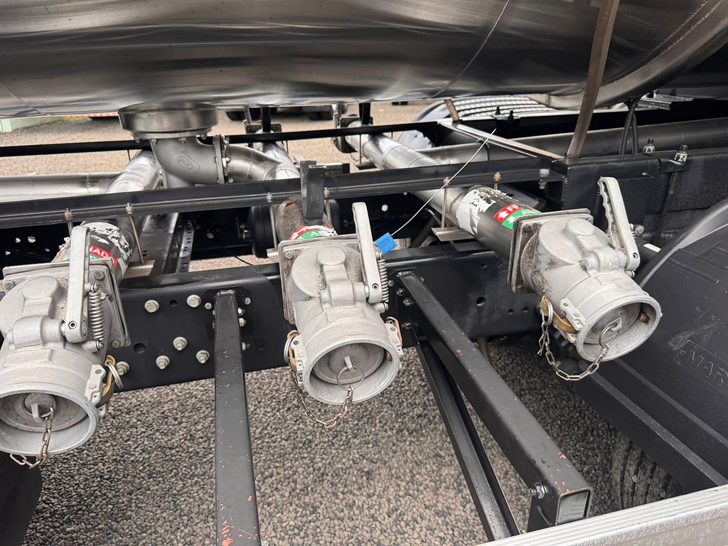 Caminhão MERCEDES BENZ MB 2429 Tanque Inox ANO 2024 de Comovel Veículos em São Paulo