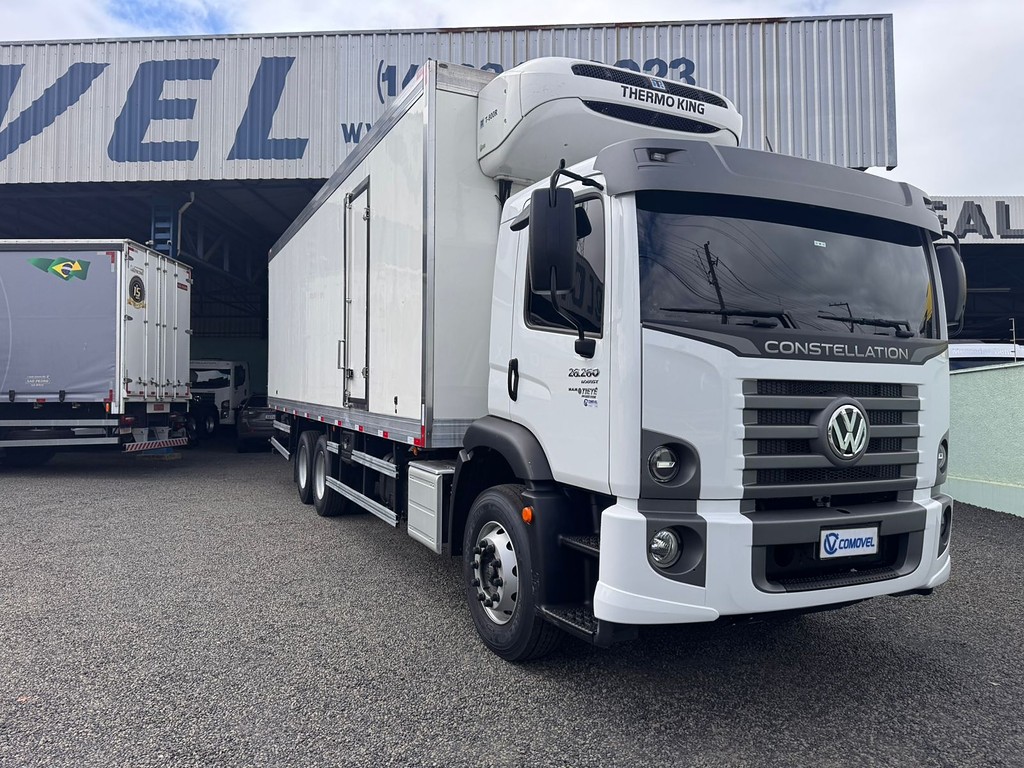 Caminhão VOLKSWAGEN VW 26260 Baú Refrigerado ANO 2024 de Comovel Veículos em São Paulo