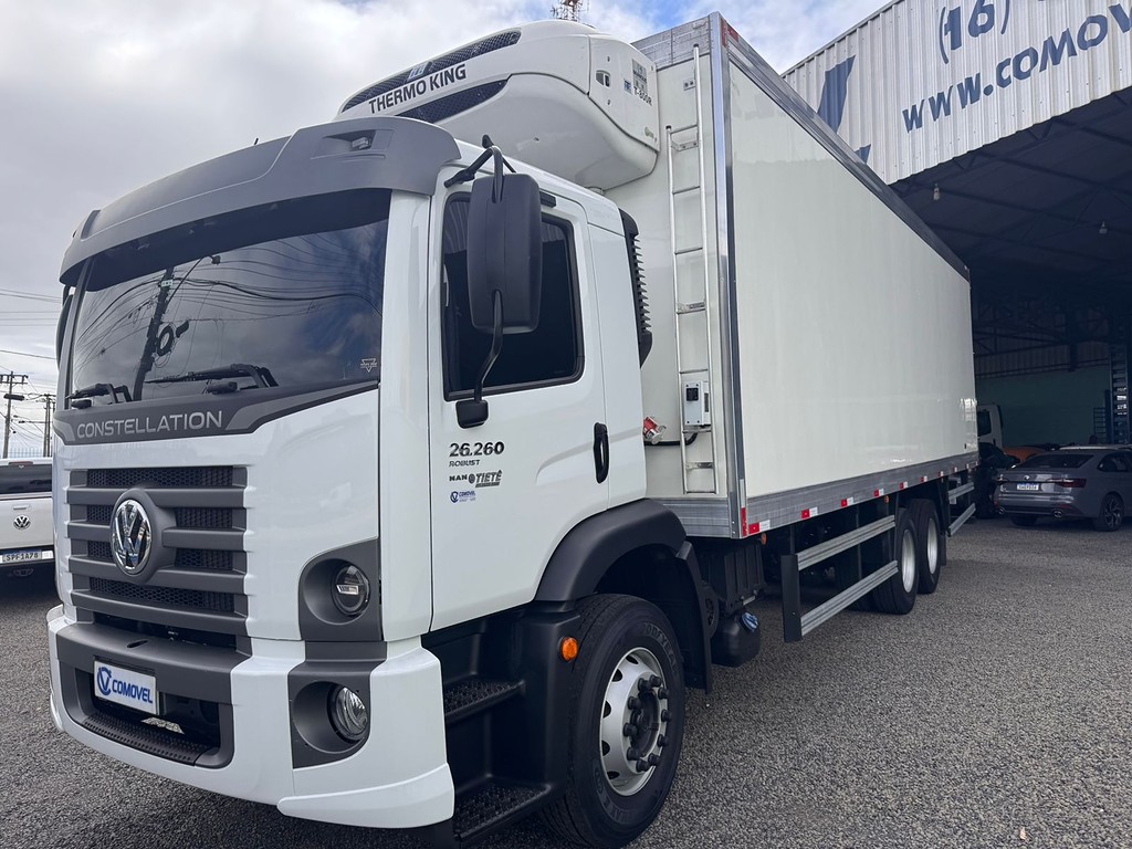 Caminhão VOLKSWAGEN VW 26260 Baú Refrigerado ANO 2024 de Comovel Veículos em São Paulo