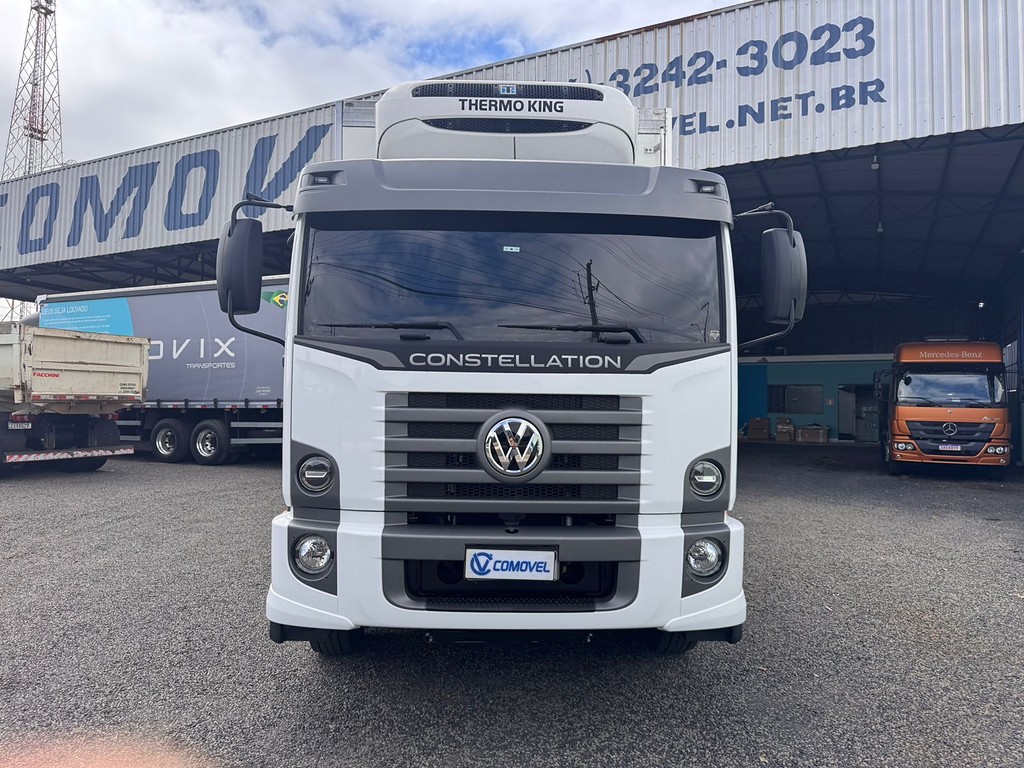 Caminhão VOLKSWAGEN VW 26260 Baú Refrigerado ANO 2024 de Comovel Veículos em São Paulo