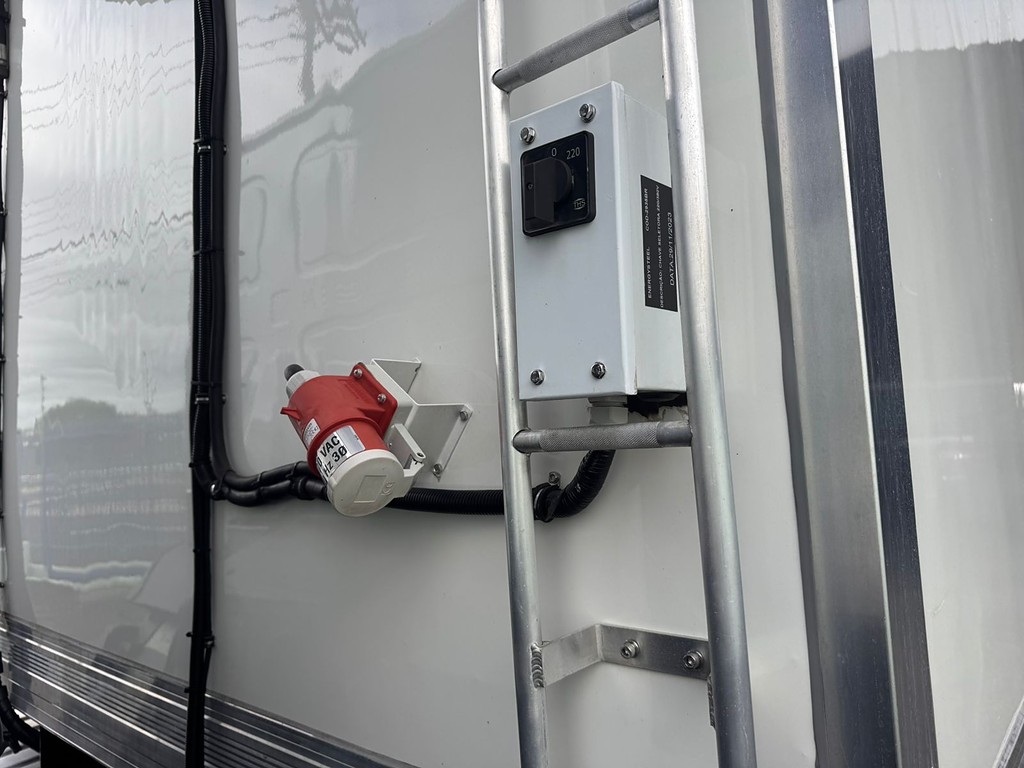 Caminhão VOLKSWAGEN VW 26260 Baú Refrigerado ANO 2024 de Comovel Veículos em São Paulo