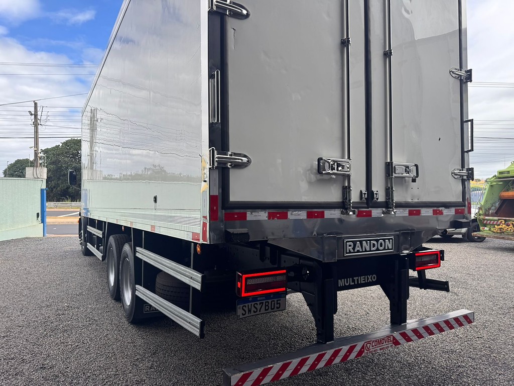 Caminhão VOLKSWAGEN VW 26260 Baú Refrigerado ANO 2024 de Comovel Veículos em São Paulo