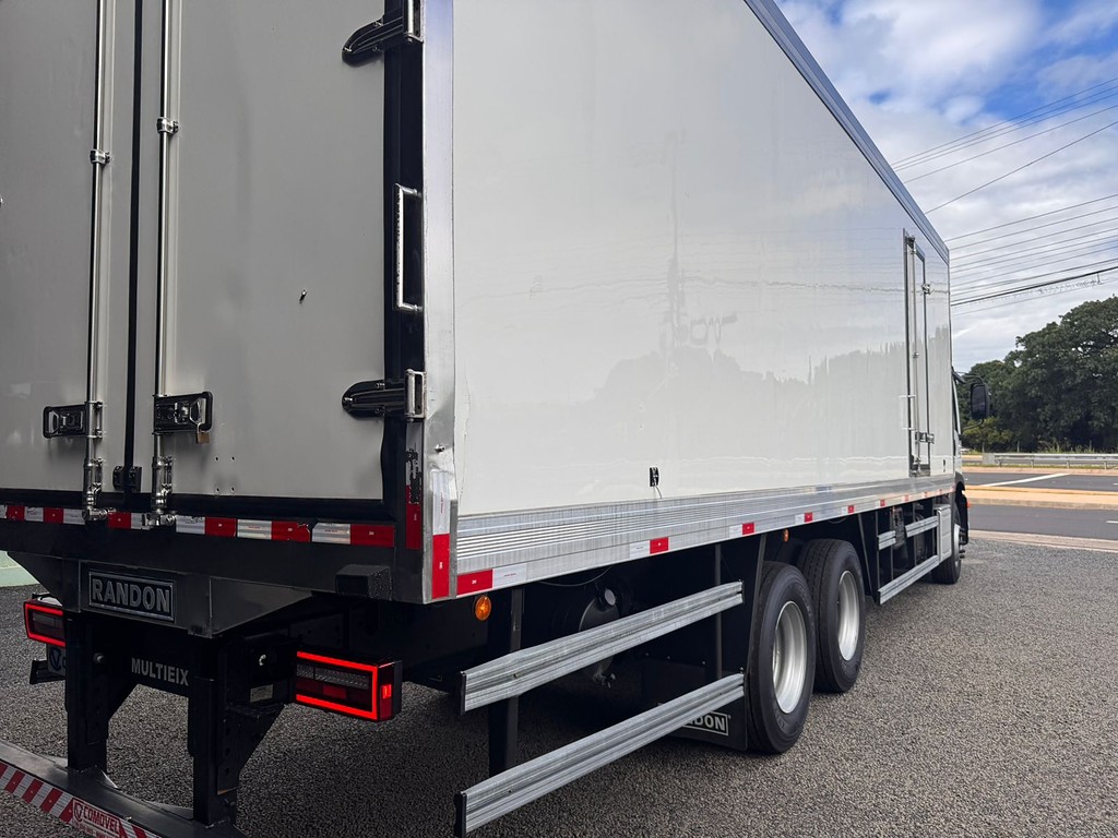 Caminhão VOLKSWAGEN VW 26260 Baú Refrigerado ANO 2024 de Comovel Veículos em São Paulo