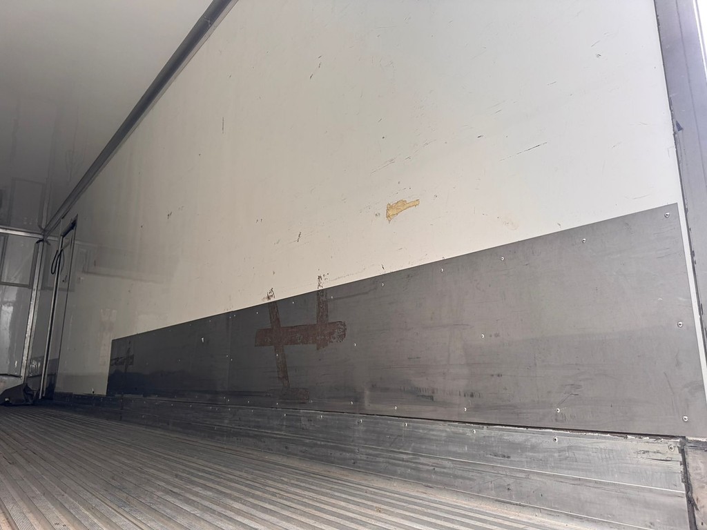 Caminhão VOLKSWAGEN VW 26260 Baú Refrigerado ANO 2024 de Comovel Veículos em São Paulo