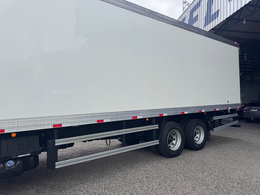 Caminhão VOLKSWAGEN VW 26260 Baú Refrigerado ANO 2024 de Comovel Veículos em São Paulo