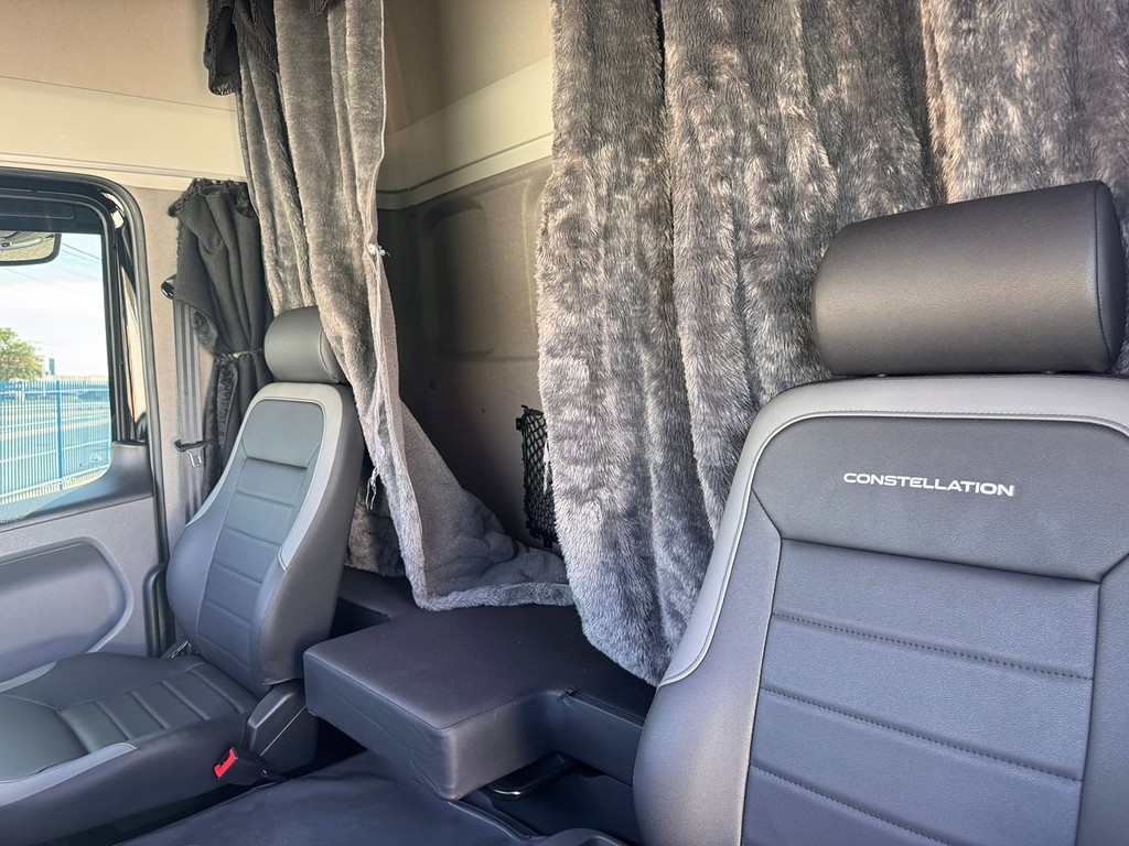 Caminhão VOLKSWAGEN VW 26260 Baú Sider ANO 2025 de Comovel Veículos em São Paulo