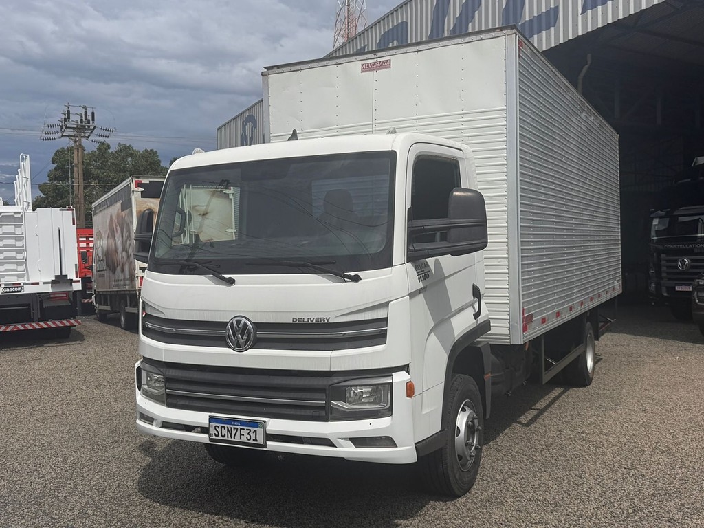 Caminhão VOLKSWAGEN VW 11180 Baú Furgão ANO 2023 de Comovel Veículos em São Paulo