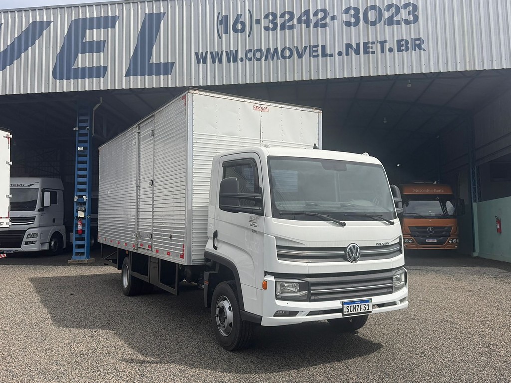 Caminhão VOLKSWAGEN VW 11180 Baú Furgão ANO 2023 de Comovel Veículos em São Paulo