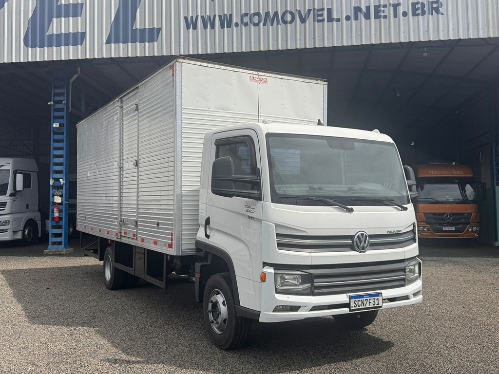 Caminhão VOLKSWAGEN VW 11180 Baú Furgão ANO 2023 de Comovel Veículos em São Paulo