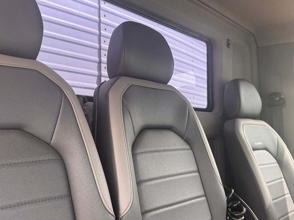 Caminhão VOLKSWAGEN VW 11180 Baú Furgão ANO 2023 de Comovel Veículos em São Paulo