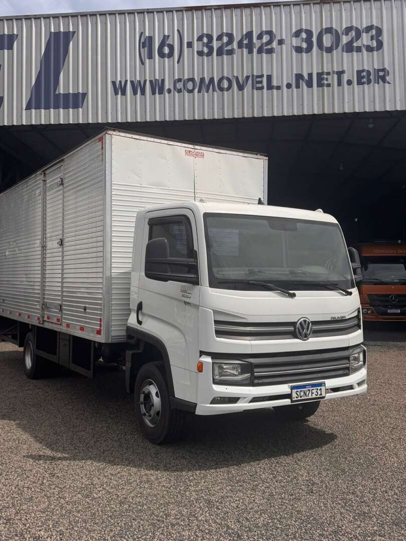 Caminhão VOLKSWAGEN VW 11180 Baú Furgão ANO 2023 de Comovel Veículos em São Paulo
