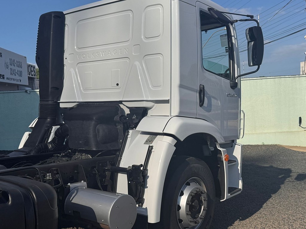 Caminhão VOLKSWAGEN VW 24280 Aves Vivas ANO 2023 de Comovel Veículos em São Paulo