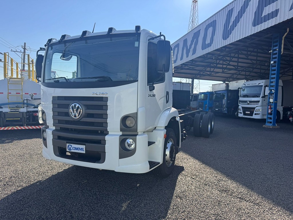 Caminhão VOLKSWAGEN VW 24280 Aves Vivas ANO 2023 de Comovel Veículos em São Paulo