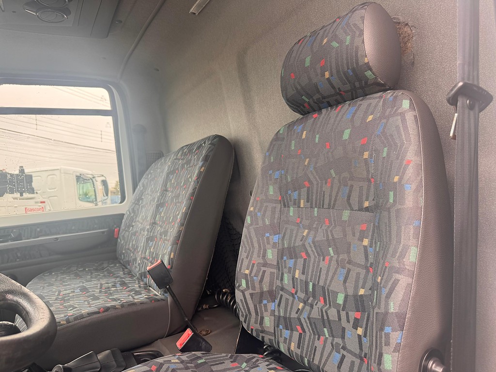 Caminhão FORD CARGO 816 Baú Furgão ANO 2013 de Comovel Veículos em São Paulo