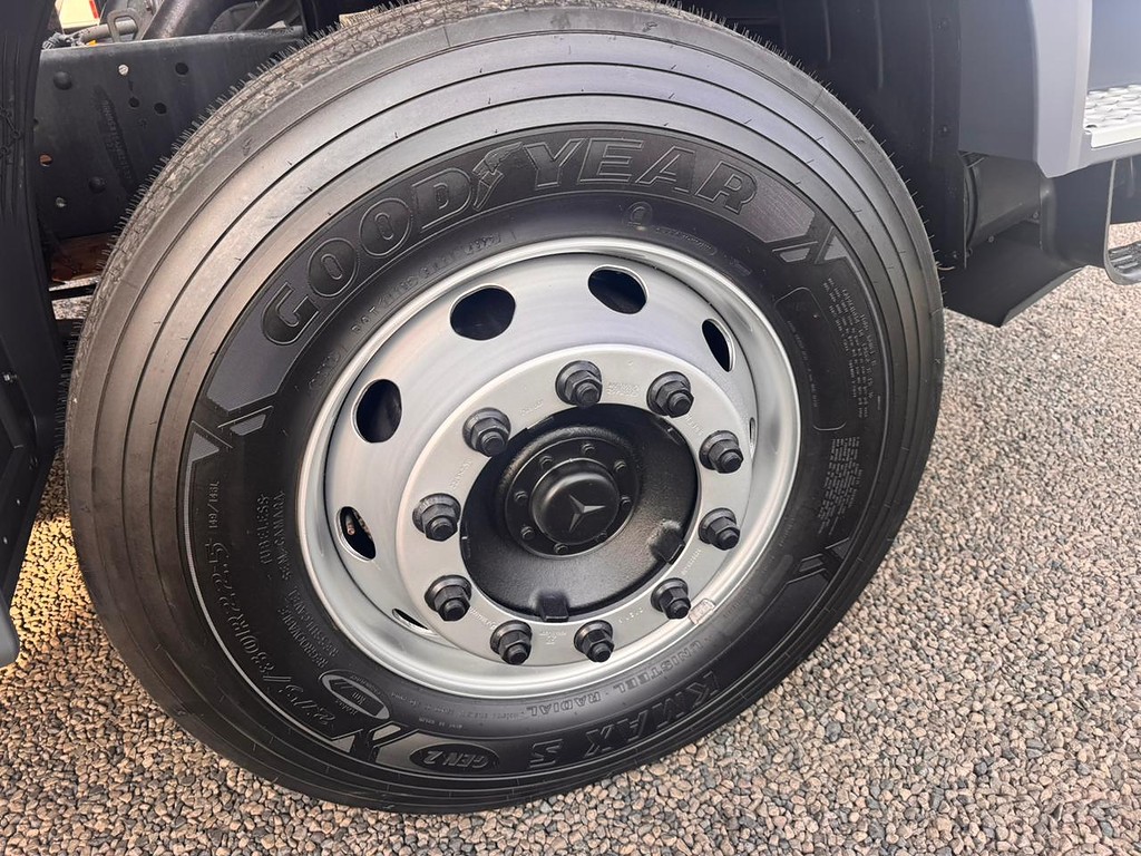 Caminhão MERCEDES BENZ MB 1719 Carroceria ANO 2021 de Comovel Veículos em São Paulo