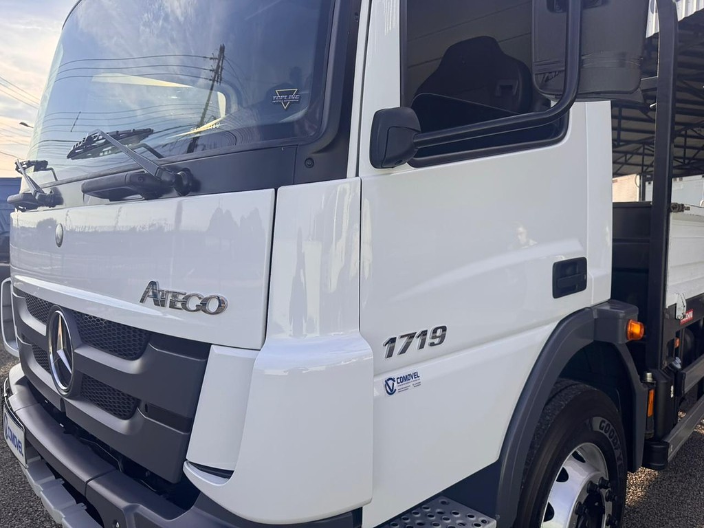 Caminhão MERCEDES BENZ MB 1719 Carroceria ANO 2021 de Comovel Veículos em São Paulo