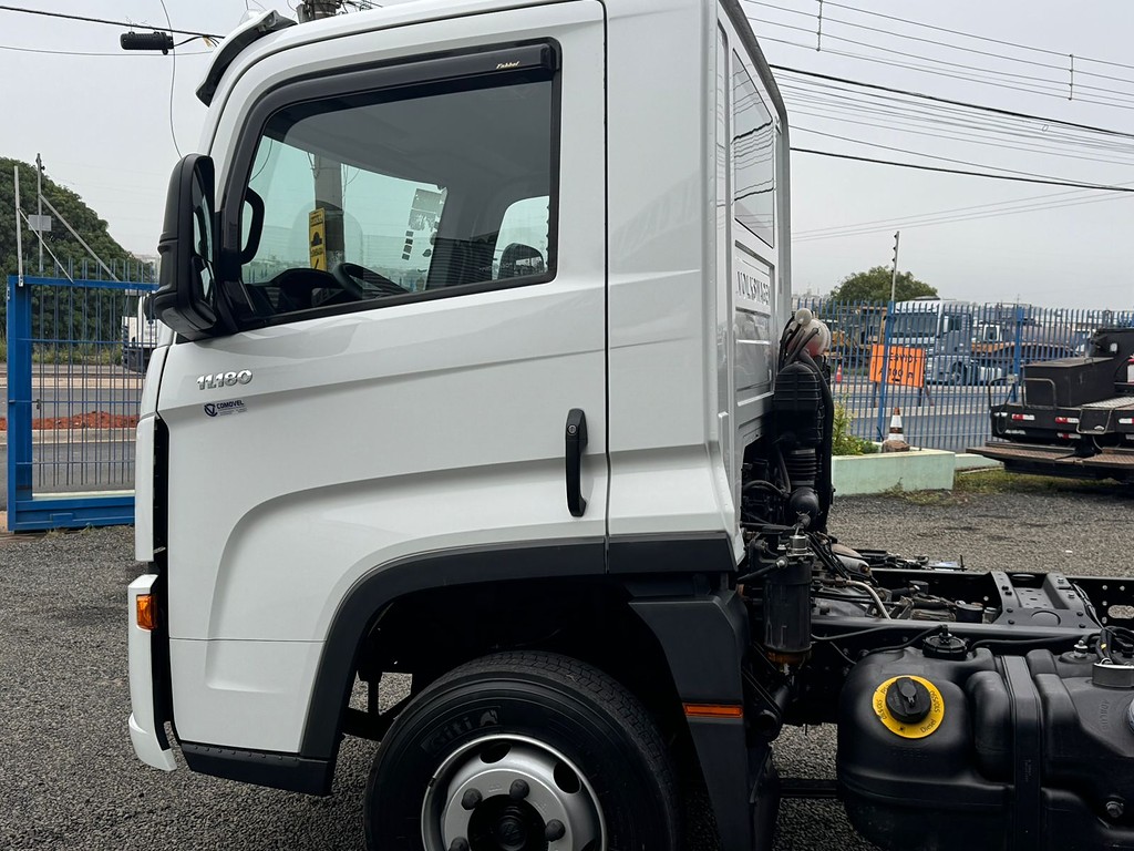 Caminhão VOLKSWAGEN VW 11180 Chassis ANO 2023 de Comovel Veículos em São Paulo