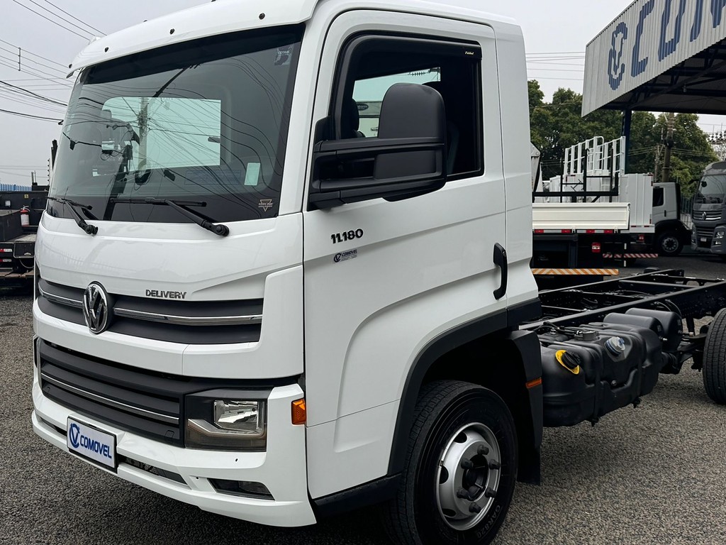 Caminhão VOLKSWAGEN VW 11180 Chassis ANO 2023 de Comovel Veículos em São Paulo