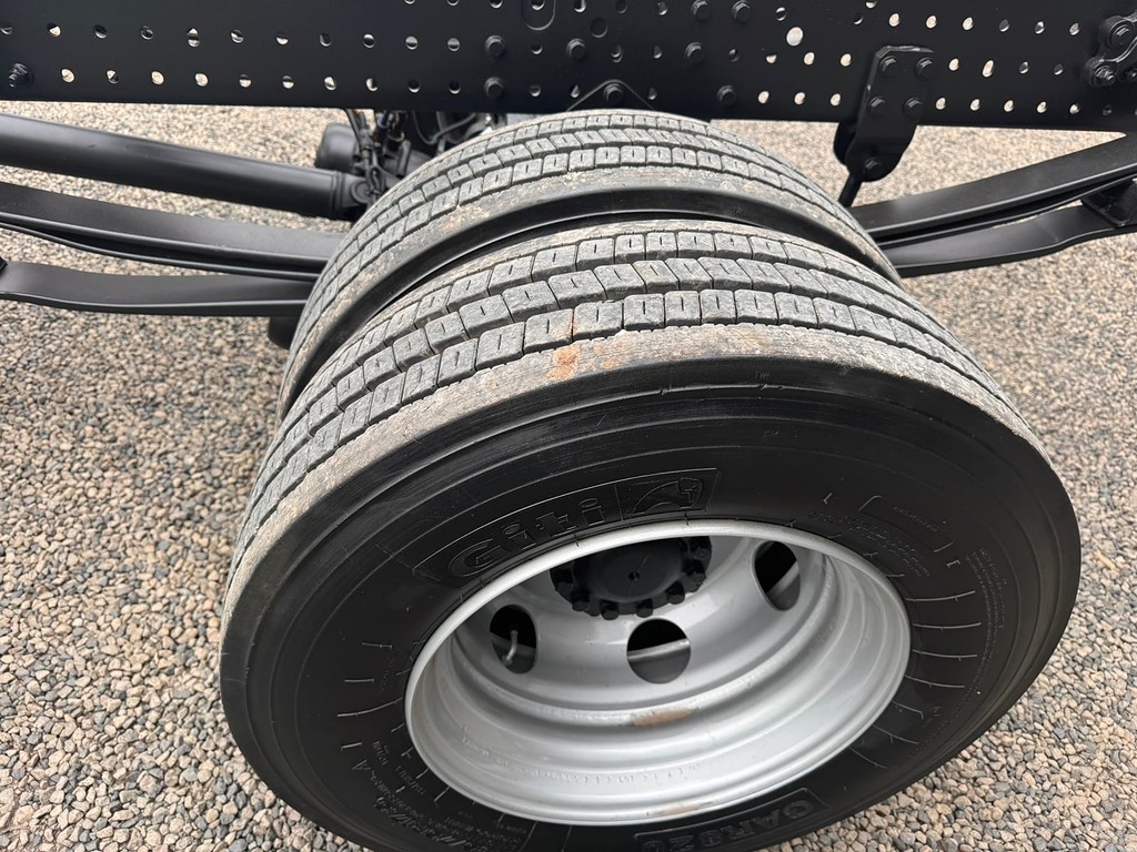 Caminhão VOLKSWAGEN VW 11180 Chassis ANO 2023 de Comovel Veículos em São Paulo