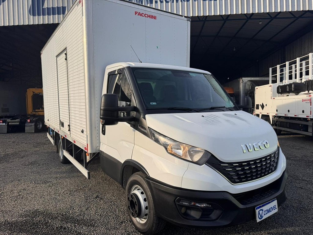 Caminhão IVECO DAILY 65-170 Baú Furgão ANO 2022 de Comovel Veículos em São Paulo