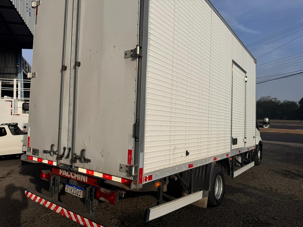 Caminhão IVECO DAILY 65-170 Baú Furgão ANO 2022 de Comovel Veículos em São Paulo