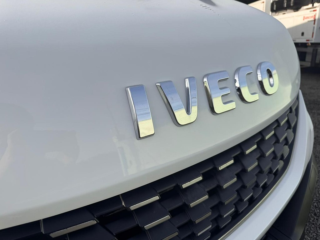 Caminhão IVECO DAILY 65-170 Baú Furgão ANO 2022 de Comovel Veículos em São Paulo