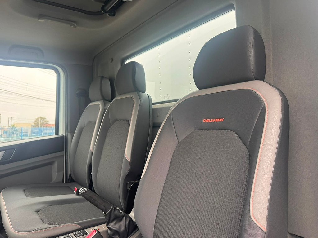 Caminhão VOLKSWAGEN DELIVERY EXPRESS Baú Furgão ANO 2022 de Comovel Veículos em São Paulo