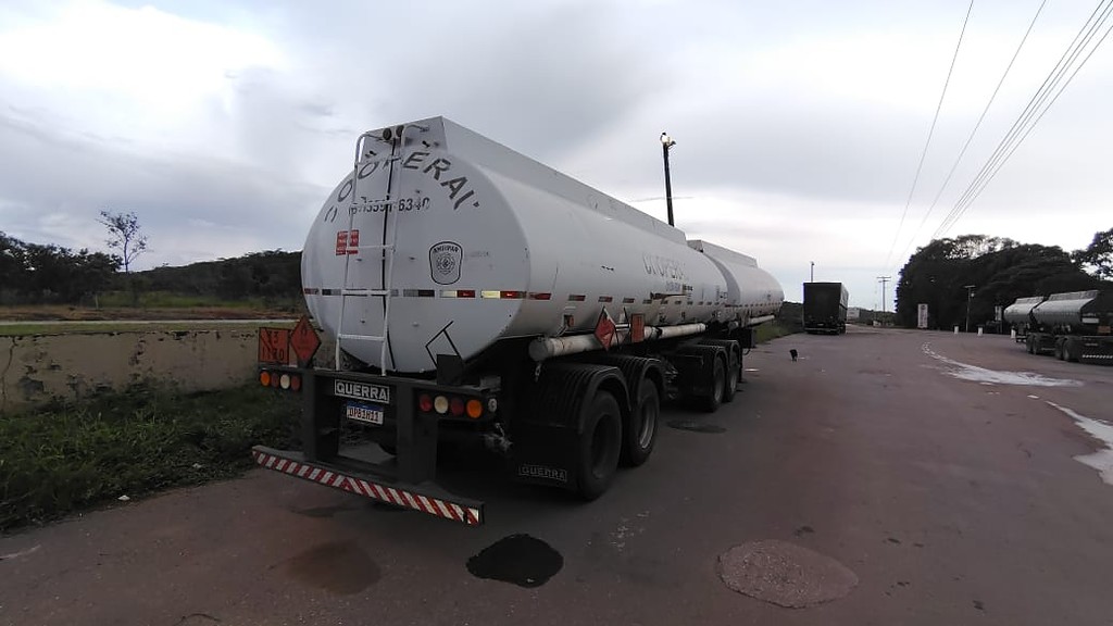 Carreta BITREM TANQUE AÇO Guerra ANO 2009 4 Eixos de Venda Truck Anúncios Paraopeba MG na Minas Gerais