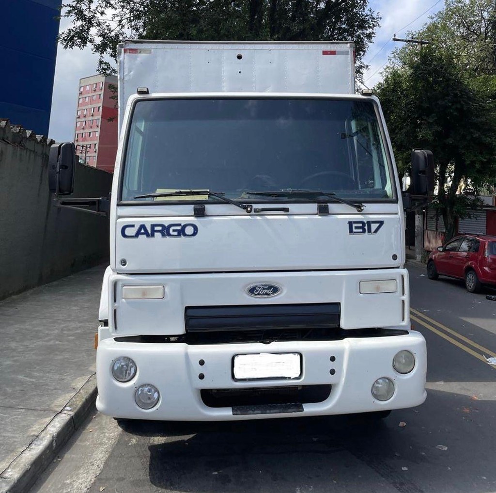Caminhão FORD CARGO 1317 Baú Furgão ANO 2009 de Venda Truck Anúncios Santos SP em São Paulo