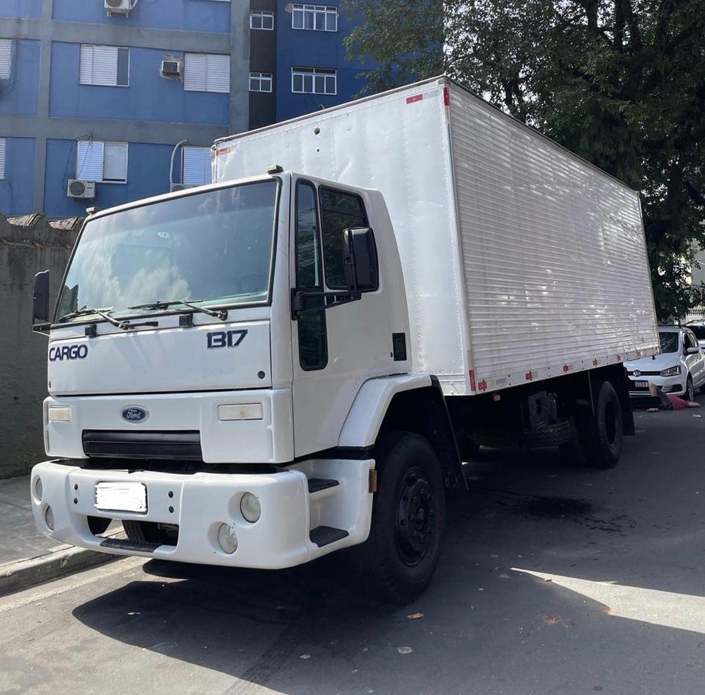 Caminhão FORD CARGO 1317 Baú Furgão ANO 2009 de Venda Truck Anúncios Santos SP em São Paulo