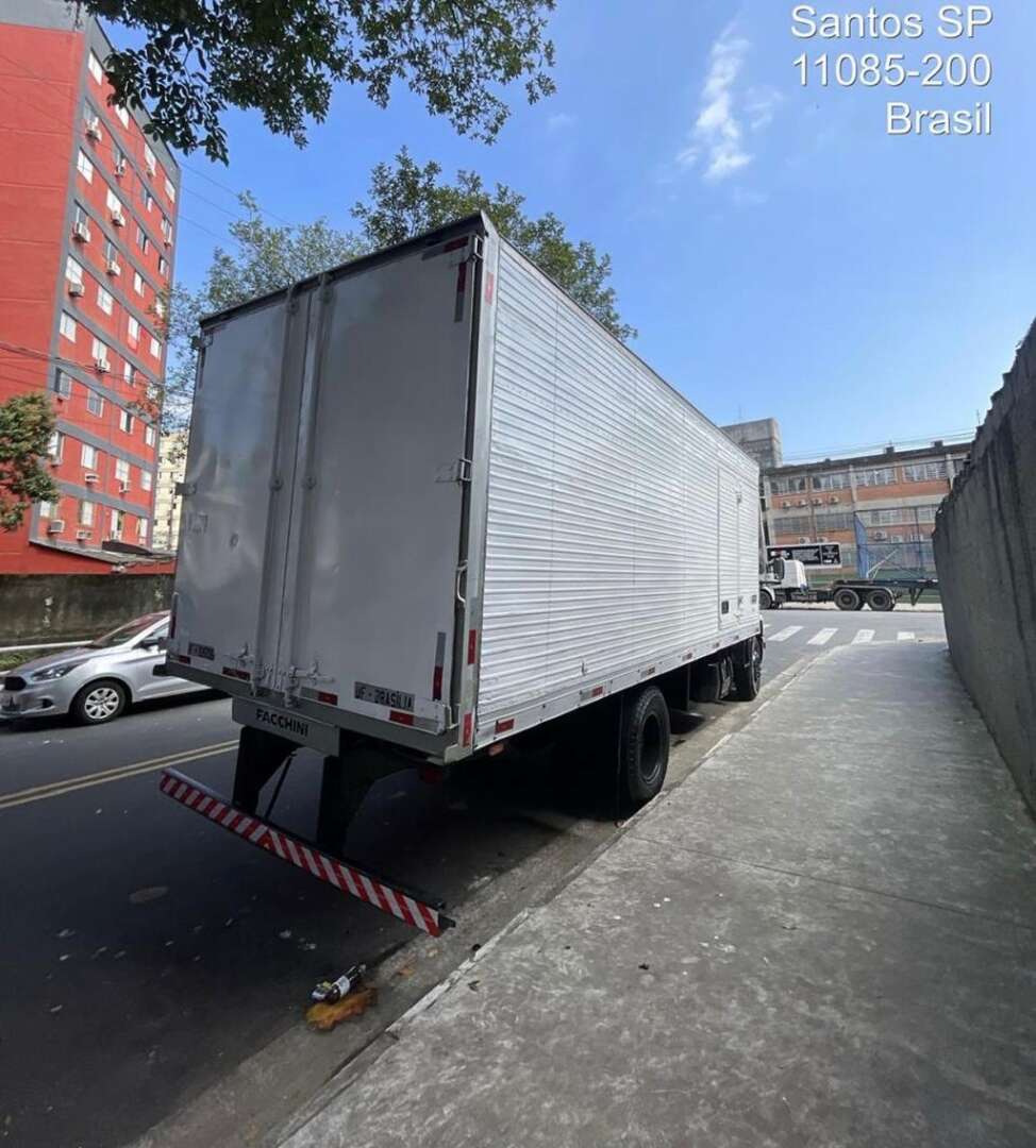 Caminhão FORD CARGO 1317 Baú Furgão ANO 2009 de Venda Truck Anúncios Santos SP em São Paulo