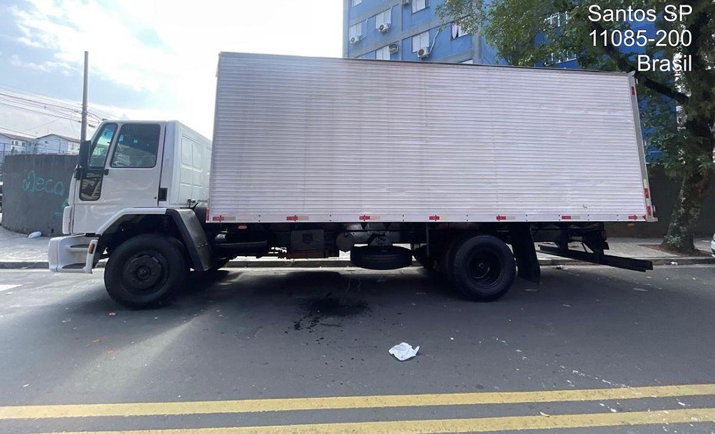 Caminhão FORD CARGO 1317 Baú Furgão ANO 2009 de Venda Truck Anúncios Santos SP em São Paulo
