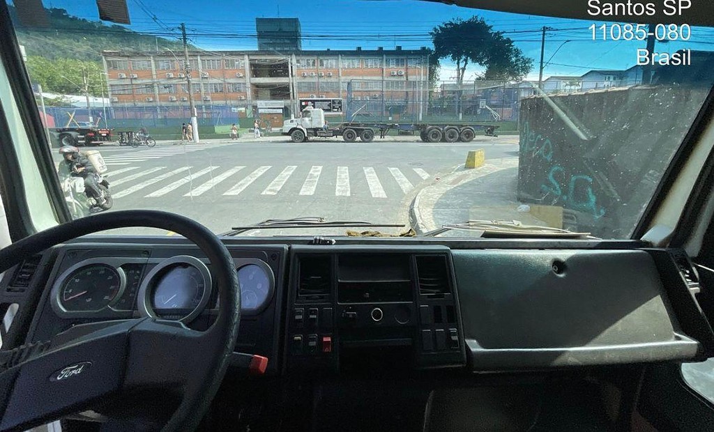 Caminhão FORD CARGO 1317 Baú Furgão ANO 2009 de Venda Truck Anúncios Santos SP em São Paulo